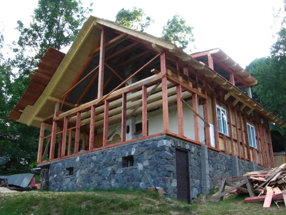 Rekonstrukce roubenky Deštné – pohled 2