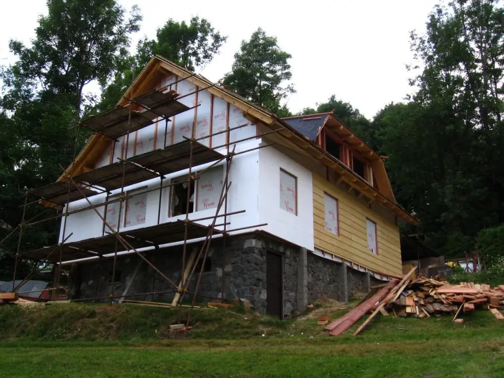 Rekonstrukce roubenky Deštné – pohled 4